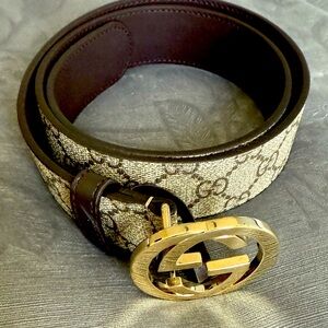 Gucci GG Supreme gold buckle belt